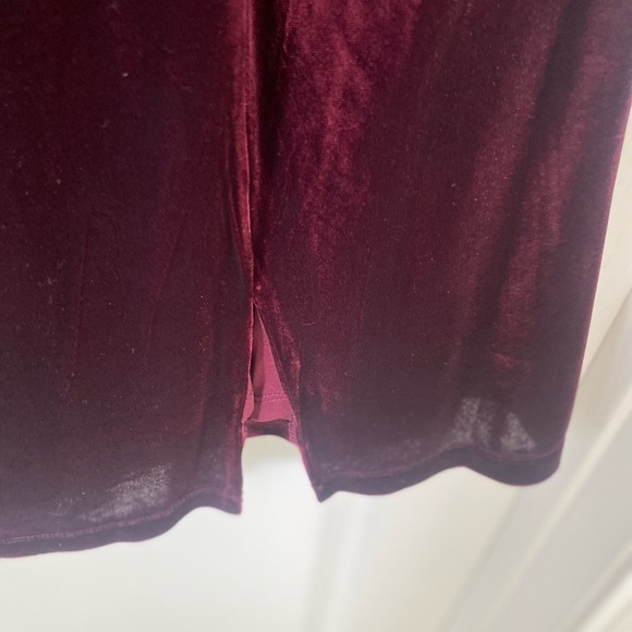 1. State v neck sleeveless velvet dress size-22W - Picture 6 of 7